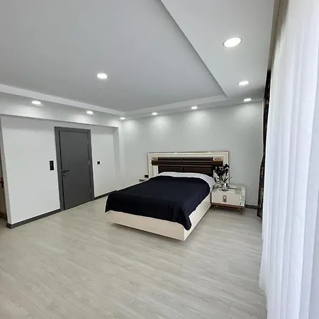 Havuzlu Sifir Lux Denize Nazir