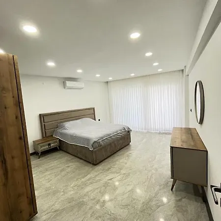 Havuzlu Sifir Lux Denize Nazir Vilă